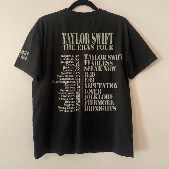 Taylor Swift The Eras Tour Women's size Medium Black Short Sleeve Concert Tee - Picture 5 of 8